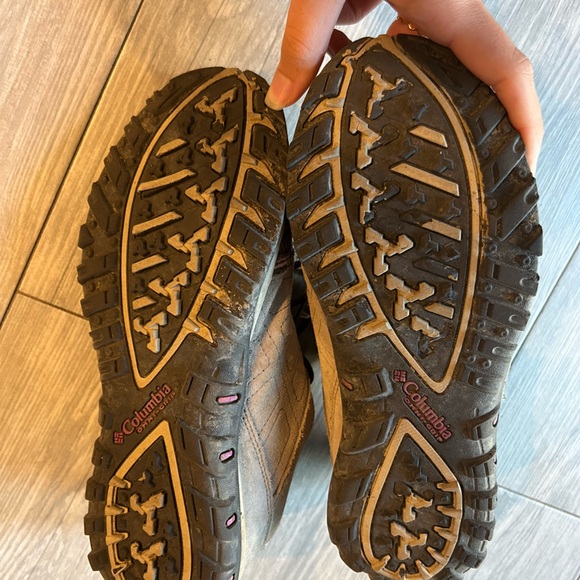 Tan waterproof Columbia Techlite hiking shoes, size 8.5 - Picture 5 of 8